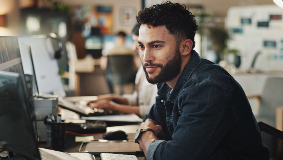 Man smiling talking to collegue